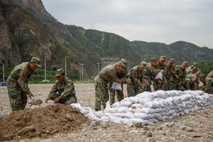 手感不佳但能抢！阿德巴约半场9中2拿到7分11篮板